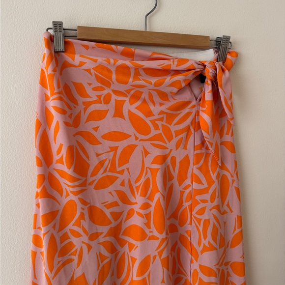 Sanctuary Beach To City Midi Skirt in Tangerine Stencil - Picture 3 of 4